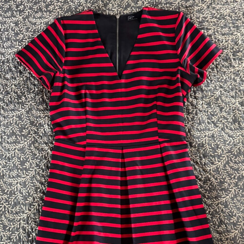 Gap Women’s Dress  Navy Blue Red Strip/PRICED TO GO